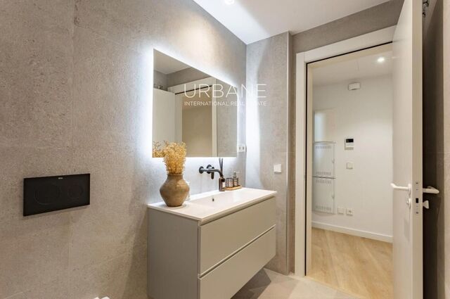 Stylish 121 m² Apartment with Pool in the Heart of Carrer Tallers, Barcelona