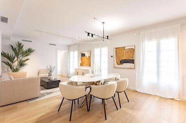 Charming 106 m² Apartment with Balcony & Pool on Carrer Tallers, Barcelona