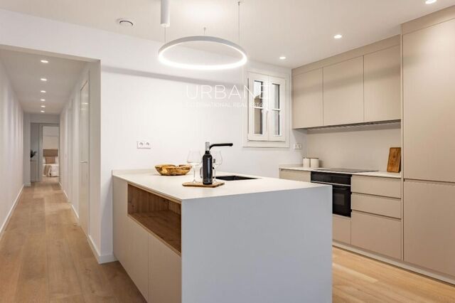 106 m² on Carrer Tallers: Restored Period Elegance + Communal Pool