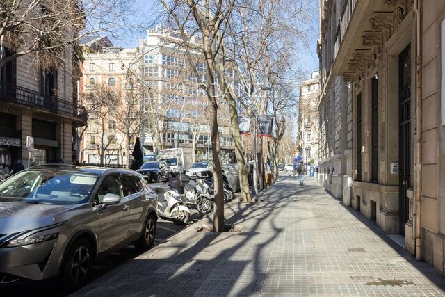 Penthouse with Terrace in Barcelona's Dreta de l'Eixample
