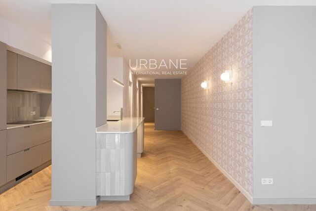 “Appartement Rénové des Années 70 avec Confort Moderne et Parking Optionnel”