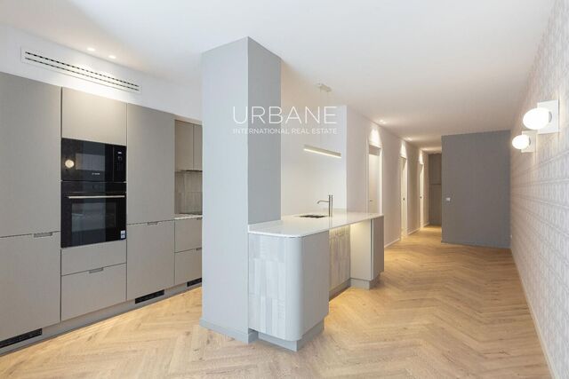 “Appartement Rénové des Années 70 avec Confort Moderne et Parking Optionnel”