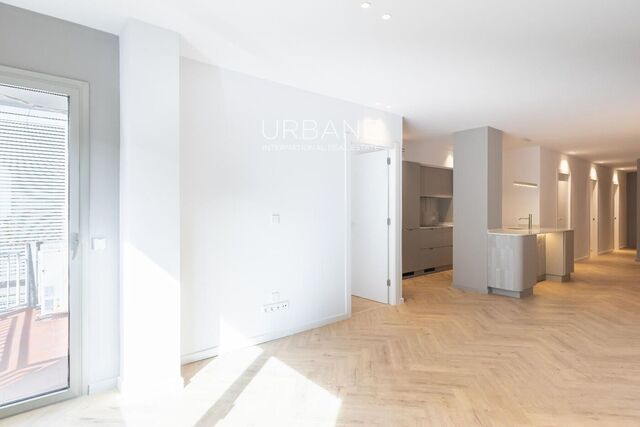 “Appartement Rénové des Années 70 avec Confort Moderne et Parking Optionnel”