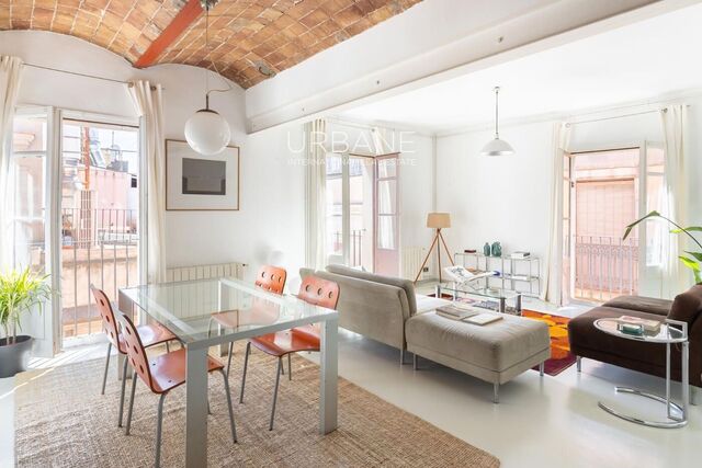 Magnifique penthouse d'angle lumineux avec terrasse privée dans le Gòtic