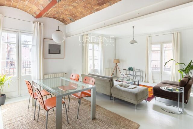 Magnifique penthouse d'angle lumineux avec terrasse privée dans le Gòtic