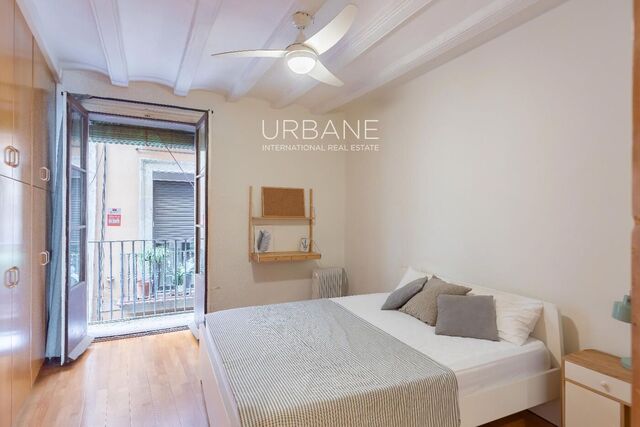 Fully Furnished 1-Bedroom Apartment with Balcony & Open Kitchen in El Born, Heritage Building by Jujol (Renovated 2019)
