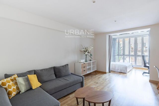 Fully Furnished 1-Bedroom Apartment with Balcony & Open Kitchen in El Born, Heritage Building by Jujol (Renovated 2019)