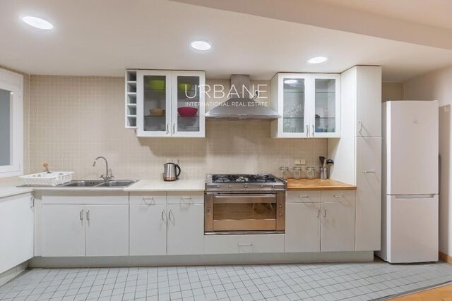 Fully Furnished 1-Bedroom Apartment with Balcony & Open Kitchen in El Born, Heritage Building by Jujol (Renovated 2019)