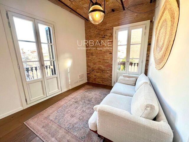 Luminoso apartamento de 80 m² con tres balcones y bóveda catalana original en Montjuïc