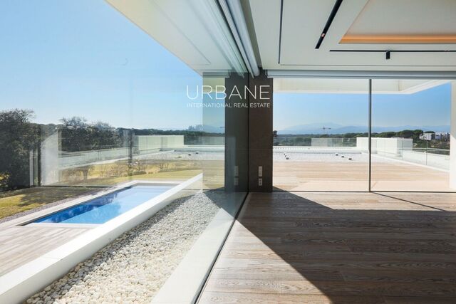 Lujosa villa de 5 dormitorios en primera línea de golf a una hora de Barcelona