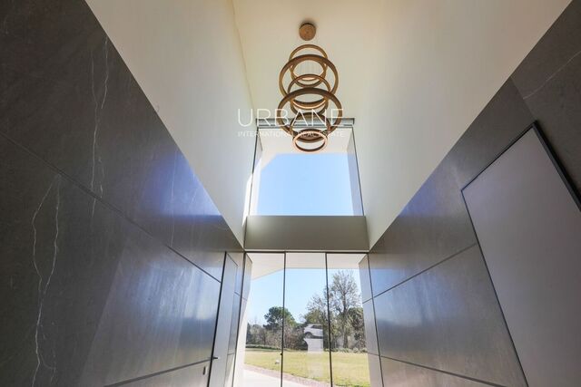 Lujosa villa de 5 dormitorios en primera línea de golf a una hora de Barcelona