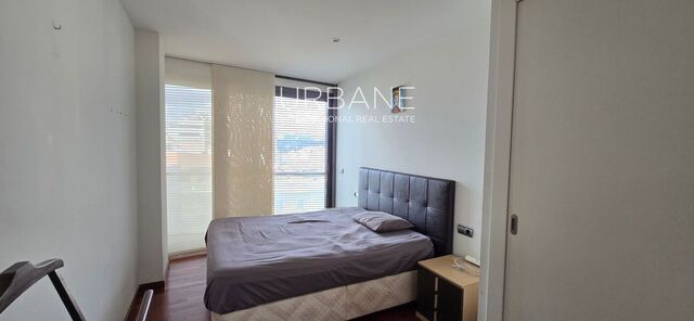 Luminoso piso de 2 dormitorios con vistas al parque, balcón y ubicación privilegiada en Poblenou
