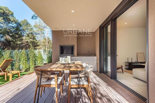 “Vivir el Lujo en la Costa: Elegantes Villas en Infinitum”