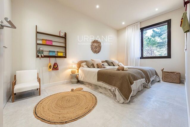 “Vivir el Lujo en la Costa: Elegantes Villas en Infinitum”