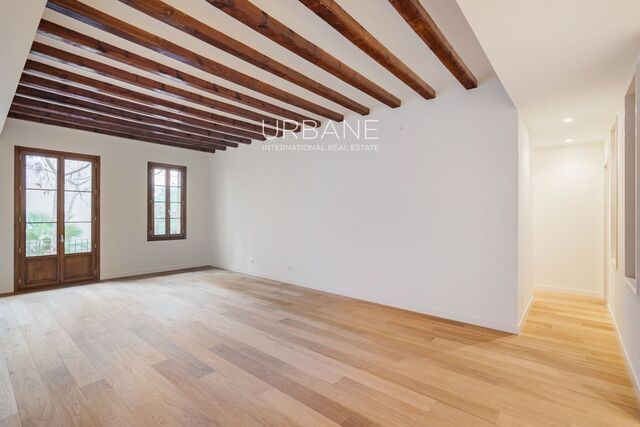 Stunning 3-Bedroom Renovated Apartment for Sale in Eixample, Barcelona