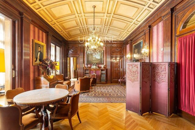 Spectacular classic apartment for sale to reform in Eixample