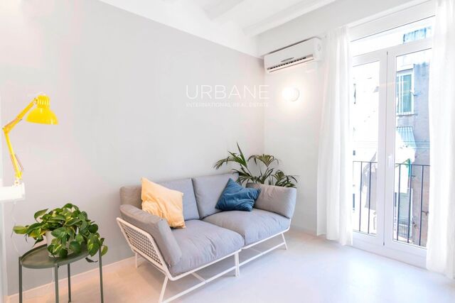 Superbe Appartement Rénové de 2 Chambres à Vendre dans le Quartier de Luxe d'El Raval - Urbane International Real Estate