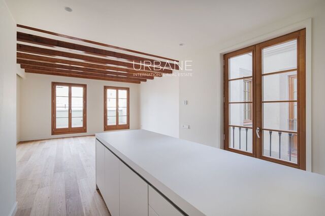 Incredible duplex penthouse with terrace for sale in Eixample