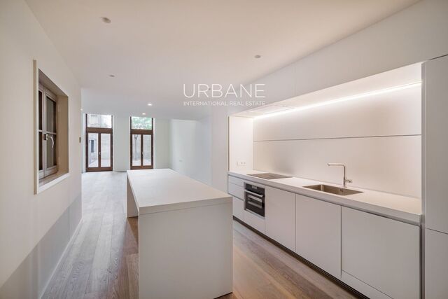 Spectacular renovated duplex apartment with terrace for sale in Eixample