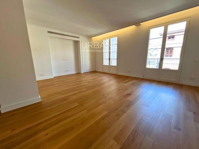 Luxurious Apartment with precious Terrace for Sale in the Heart of Eixample Derecha, Barcelona - Urbane International Real Estate