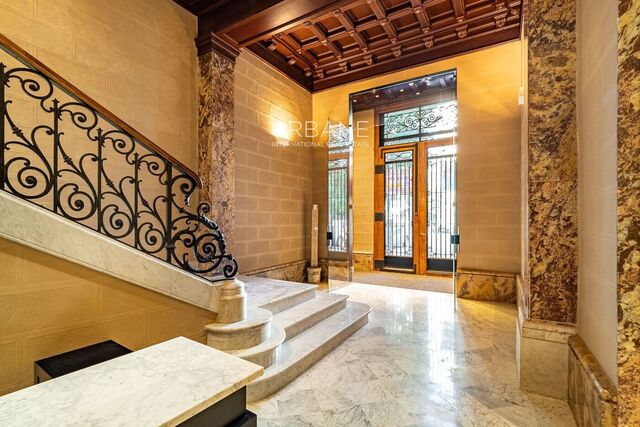 Refurbished Flat for sale in Barcelona, with 146 m2, 2 rooms and 2 bathrooms, Storage room, Lift and Air conditioning.