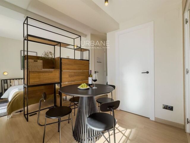 Luxurious Penthouse with Two Private Terraces for Sale in the Gothic Quarter of Barcelona - Historic Charm and Modern Elegance