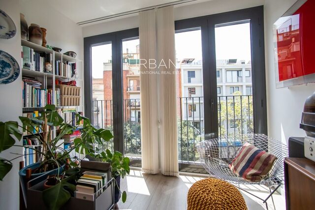Impresionante apartamento de 2 habitaciones con oasis en la azotea en Maragall, Barcelona