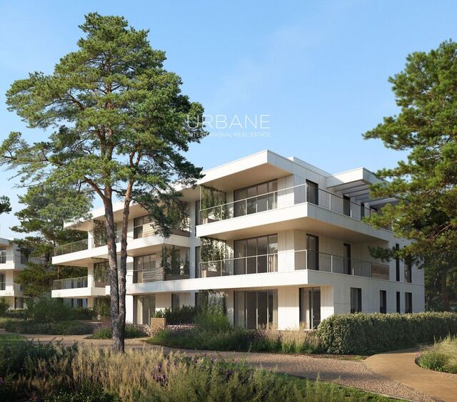 Refugi Costa Daurada: Apartament de 4 Dormitoris amb Impressions Impressionants del Mar i una Terrassa Espaiosa.
