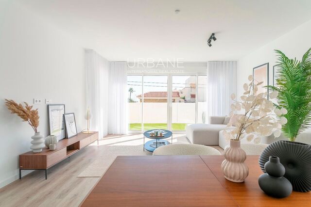 Àtic de luxe en venda a Gran Alacant amb vistes espectaculars, 3 dormitoris, 2 banys i serveis premium