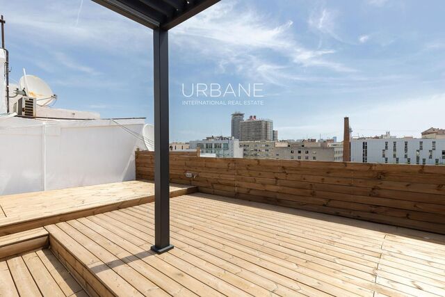 Luxurious 2-Bedroom Penthouse with Stunning City Views in Ciutat Vella