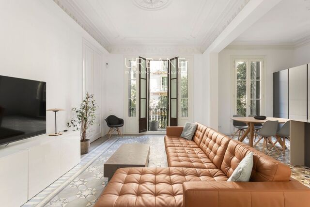 Modernes 3-Zimmer-Apartment in Eixample Derecha, Barcelona - 99 m² mit Balkon