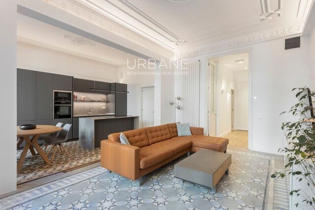 Modernes 3-Zimmer-Apartment in Eixample Derecha, Barcelona - 99 m² mit Balkon