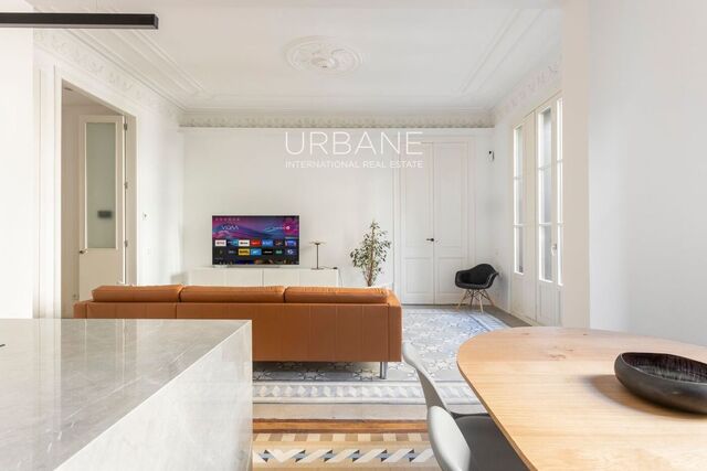 Moderno Apartamento de 3 Habitaciones en Venta en Eixample Derecha, Barcelona - 99 m² con Balcón