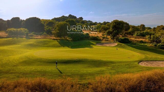 Lujoso Piso de 3 Habitaciones con Impresionantes Vistas en el Resort de Golf de Salou