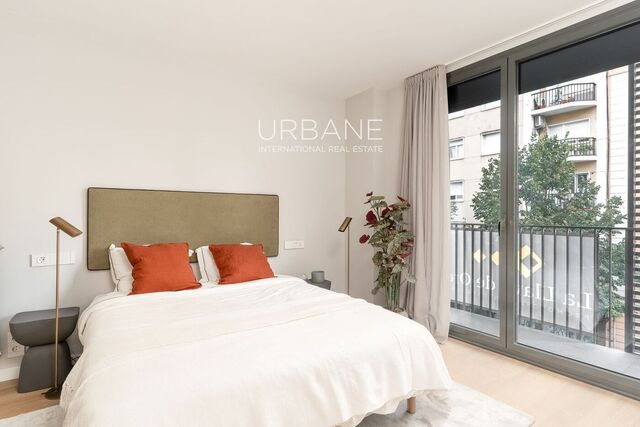 New Duplex Apartment with Three Bedrooms for Sale in Plaça Catalana, Barcelona - Ready to Move In