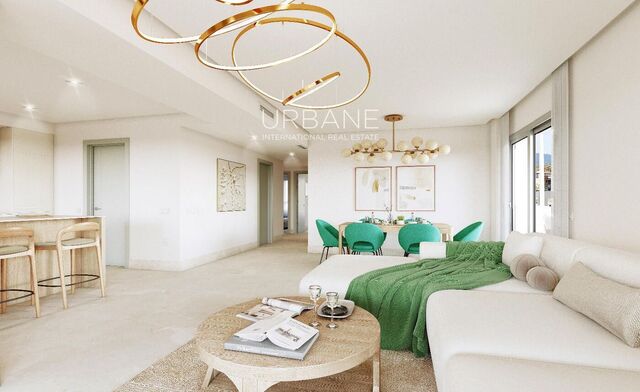 Elegant Apartament de 3 Habitacions amb Impressionants Vistes al Golf i al Mar a Benahavís