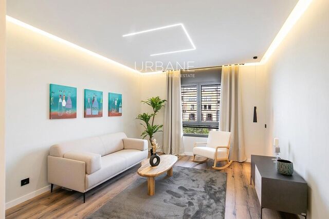 Luxury 2-Bedroom Apartment with Private Patio in Eixample Izquierdo, Barcelona