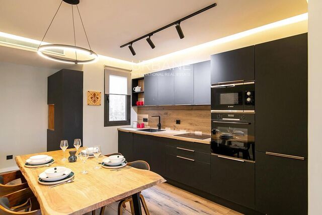 Luxury 2-Bedroom Apartment with Private Patio in Eixample Izquierdo, Barcelona