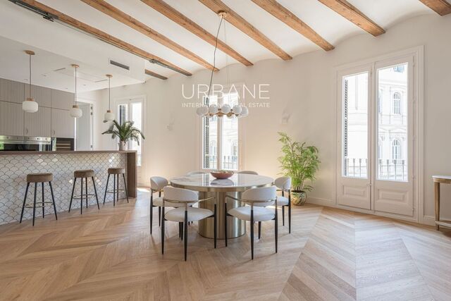 Luxurious 3-Bedroom 4 bath Apartment in Eixample Right – Spacious, Renovated, 6 Balconies