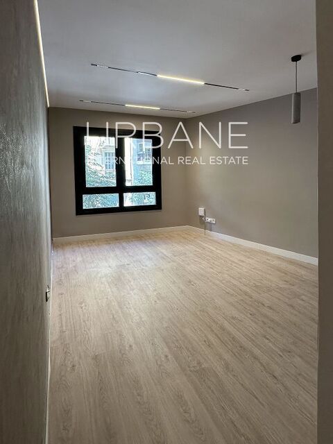 Appartement exclusif entièrement rénové avec patio privé dans la Dreta de l'Eixample, Barcelone