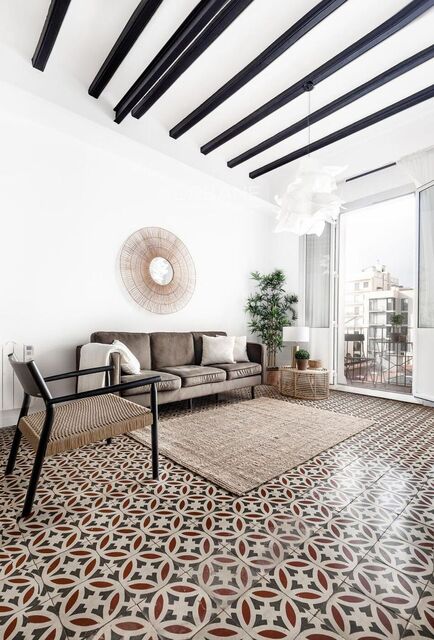 Charming Four-Bedroom Apartment for Sale in Eixample Derecho, Barcelona