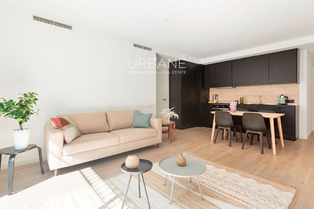 Stylish One Bed Apartment in Vibrant Poble Sec, Barcelona