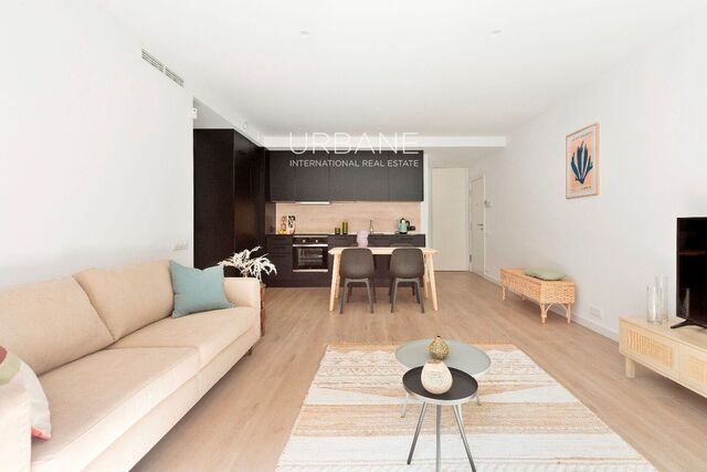 Stylish One Bed Apartment in Vibrant Poble Sec, Barcelona