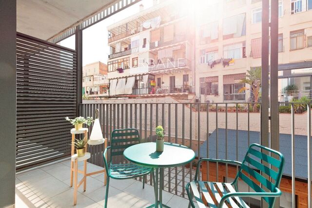 Stylish One Bed Apartment in Vibrant Poble Sec, Barcelona