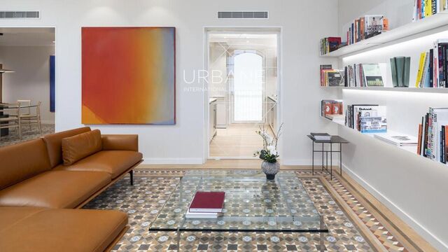 Elegant 3-bedroom Beachfront Apartment in Gothic Barcelona