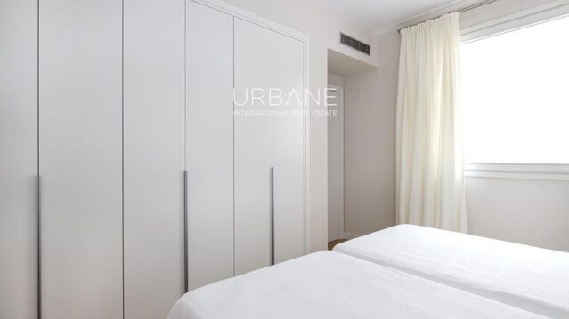 Elegant Apartament de 3 Habitacions a Primera Línia de Platja al Gòtic de Barcelona