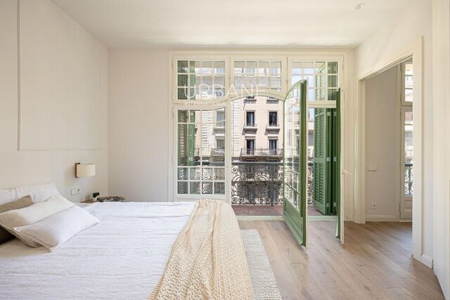 Luxurious Apartment in Barcelona's Gothic Quarter | Modern Comfort and Historic Charm