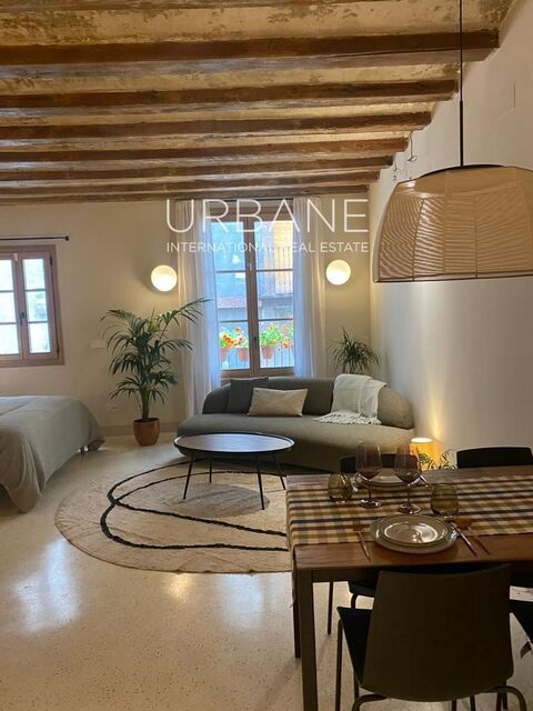 Appartement  totalement rénové, à louer à Barcelona, superficie de 52 m2, comprenant 1 chambre,1 salle de bain, Balcon, Ascenseur et Climatisation.