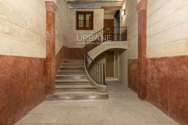 Renovated Loft and Building in Lancaster Street in Barcelona for rent