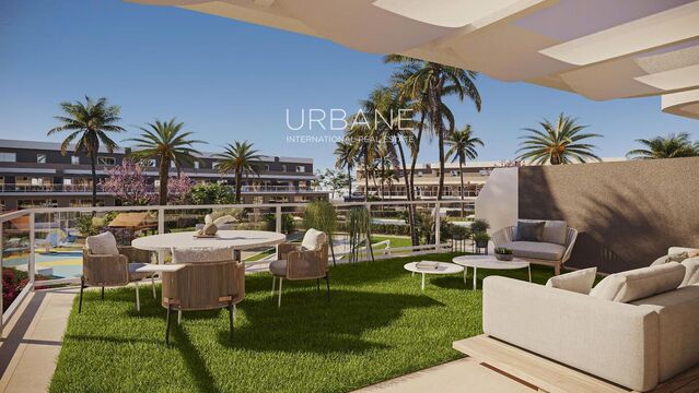 En Venta Exclusivo Dúplex Alenda Golf: Lujo en el Green